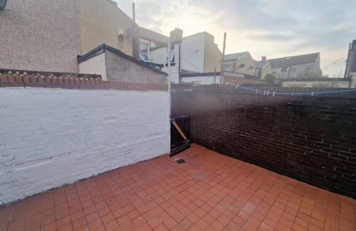 Bootle Apartment | Spacious Home, 15 drive to Liverpool City Centre