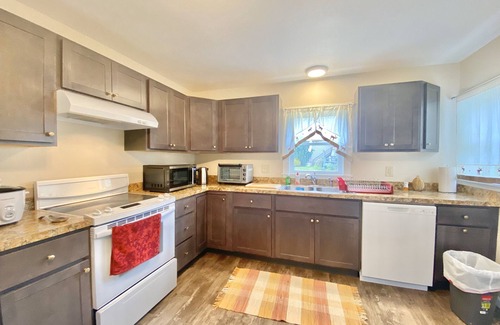 Danville House | Spacious Home 1Minute Walk to Geisinger Hospital
