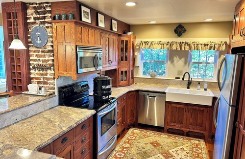 Onancock House | Spacious home centrally located in the quaint waterfront town of Onancock