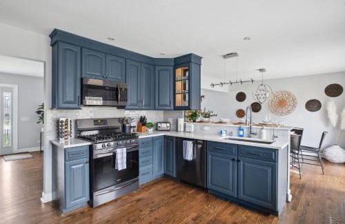 Highland Hills House | Spacious Home in Chicago Suburbs