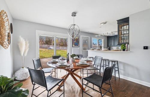 Highland Hills House | Spacious Home in Chicago Suburbs