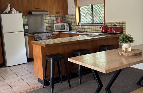 Corowa House | Spacious home in Corowa’s best street right across from the Murray/pet-friendly!