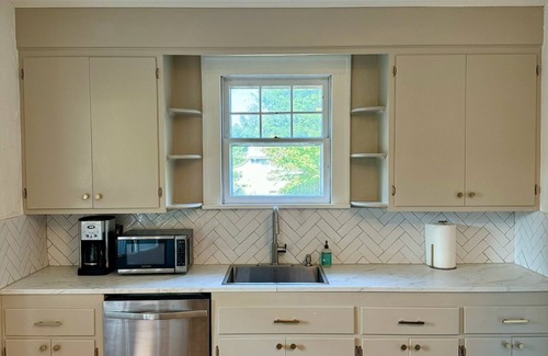 Red Bank House | Spacious home in Red Bank; great for groups. 15 mins to Sandy Hook or Sea Bright
