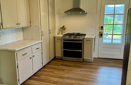 Red Bank House | Spacious home in Red Bank; great for groups. 15 mins to Sandy Hook or Sea Bright