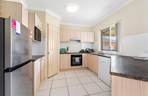 Rothwell House | Spacious Home in Rothwell