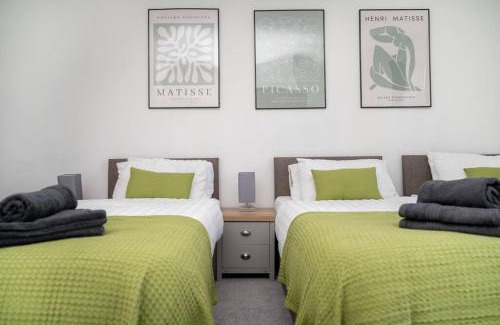 Brighouse Apartment | Spacious Home In The Heart of West Yorkshire