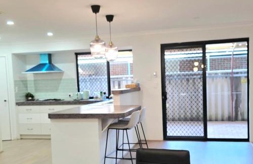 Kenwick House | Spacious Home Located Near Airport & City