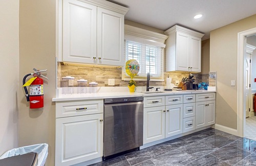 Holyoke House | Spacious home near Interstate 91 & Holyoke Medical Center + free wifi