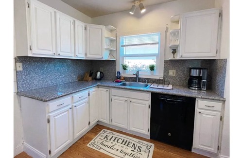 Broadmoor House | Spacious Home near Downtown San Leandro