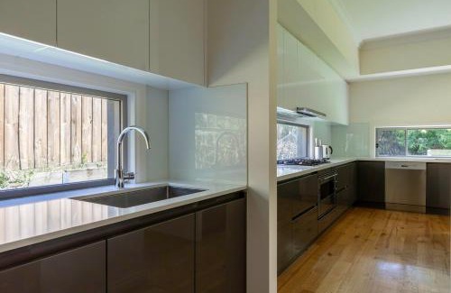 Mount Waverley House | Spacious Home with Ensuites