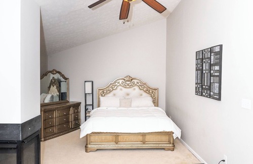 Owings Mills Cabin | Spacious Home with 4BR, 2.5 Bath for 8-10PPLE, with WiFi and free parking