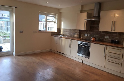 Colyers House | Spacious Homestay London