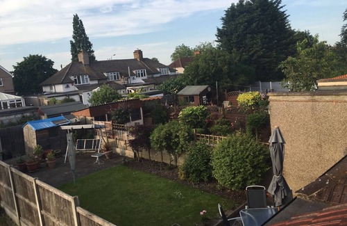 Colyers House | Spacious Homestay London