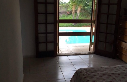 Bairro Canedos House | Spacious house for family moments with barbecue, fireplace and pool.