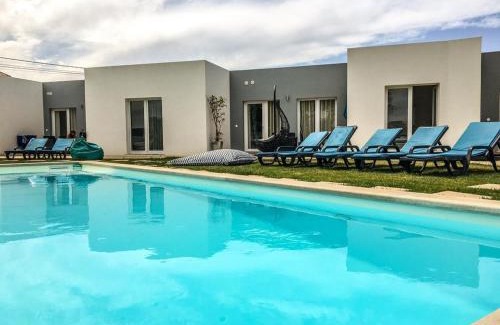 Atalaia House | Spacious House in Atalaia with Shared Pool