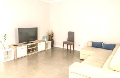 Atalaia House | Spacious House in Atalaia with Shared Pool
