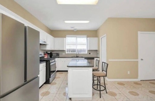 Mission Bend House | Spacious Houston Home 5 Bedrooms 3.5 Bathrooms 12 beds perfect for large group