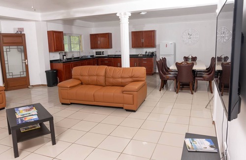 Falmouth Harbour House | Spacious ideal 3-bedroom Condo in amazing Falmouth Harbour with Pool, Wi Fi, AC