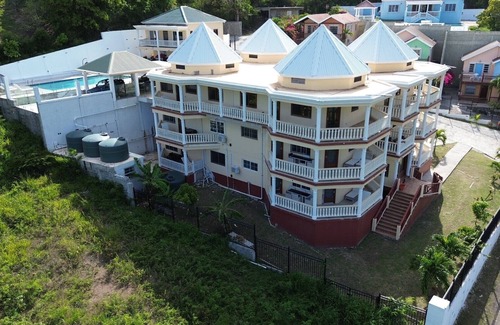 Falmouth Harbour House | Spacious ideal 3-bedroom Condo in amazing Falmouth Harbour with Pool, Wi Fi, AC