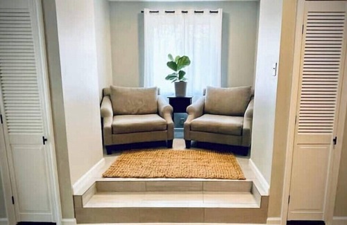 West Falls Apartment | Spacious kid friendly apt near East Aurora