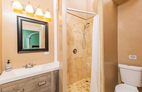 Frederiksted Southeast Hotel | Spacious King Bed 2nd Floor Room