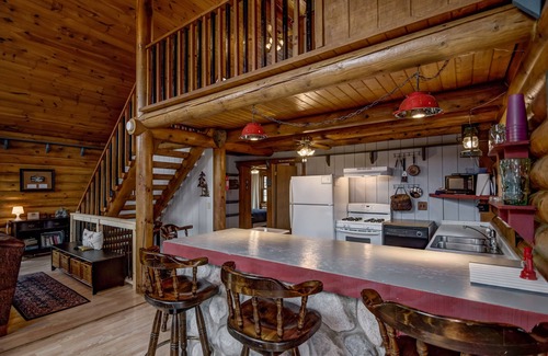 Chetek House | Spacious, Lake Front, Authentic Log Home