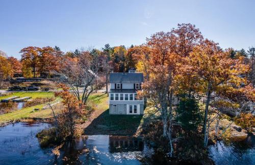 Orono House | Spacious Lakeside Retreat 4-Bedroom Game Room