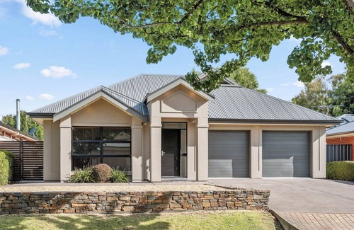 Littlehampton House | Spacious Littlehampton Lodge - 4 Bedroom Home with AC