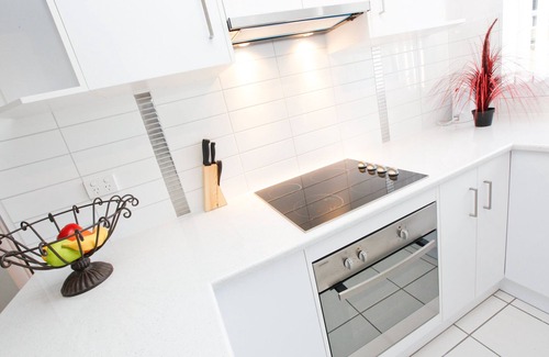 Mildura Central Business District Apartment | Spacious living, family friendly. Lovely courtyards, central cbd. Free Wi Fi