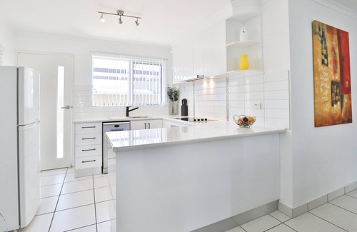 Mildura Central Business District Apartment | Spacious living, family & pet friendly, open courtyard, central loc. Free Wi Fi