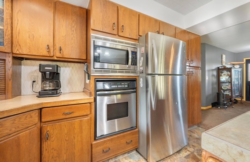 Paris House | Spacious Lodge directly on the Little Muskegon River