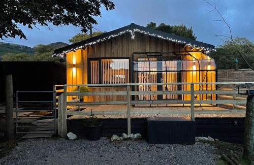 Inveraray House | Spacious lodge with king sized bed