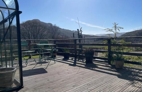 Inveraray House | Spacious lodge with king sized bed