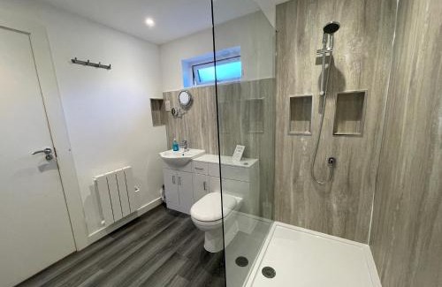 Inveraray House | Spacious lodge with king sized bed