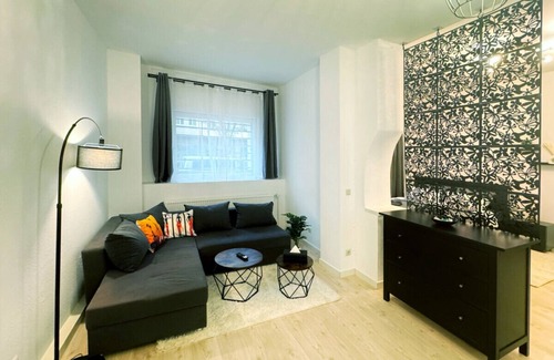 Gesundbrunnen Apartment | Spacious Loft Living: 130m² Apartment Near Berlin's Top Sights