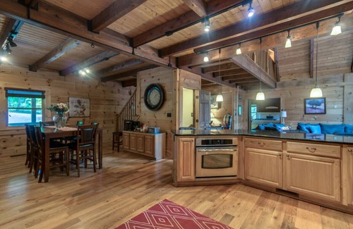 Millville Cabin | Spacious Log Villa 6700sf Hot tub-wine country-19ac