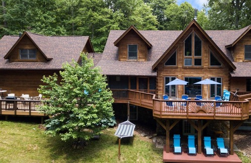 Millville Cabin | Spacious Log Villa 6700sf Hot tub-wine country-19ac