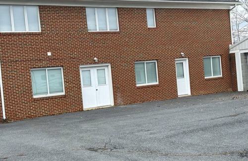 Harrisonburg Apartment | Spacious lower level of brick ranch home. Close to city, in quiet location