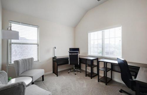 Frisco House | Spacious & Luxe 5 Star Neighborhood Movie Theatre
