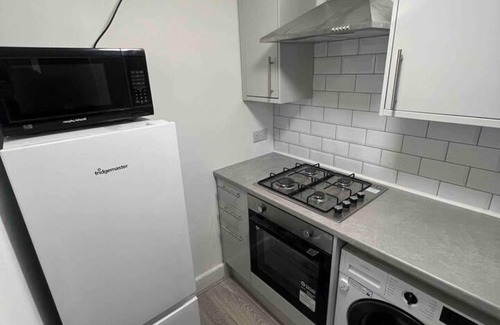South Norwood Apartment | Spacious Luxury 2 Bedroom Apartment, Station 1min