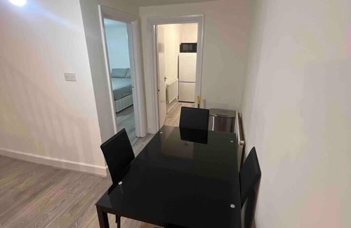 South Norwood Apartment | Spacious Luxury 2 Bedroom Apartment, Station 1min