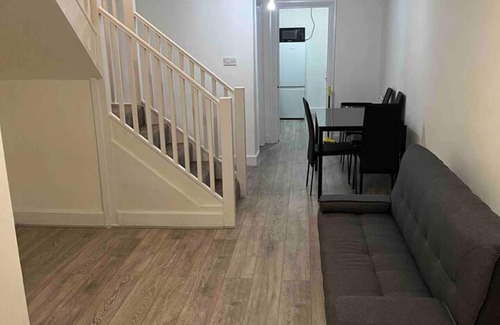 South Norwood Apartment | Spacious Luxury 2 Bedroom Apartment, Station 1min