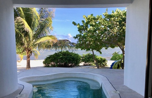 Majahual House | Spacious Luxury 4 Bedroom Home on Private Beach