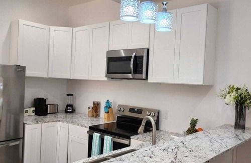 Rokers Point Cottage | Spacious Luxury Beachfront Suite
