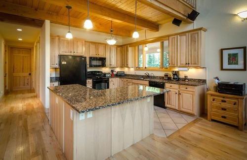 Saint Mary's House | Spacious Luxury Colorado Mountain Lodge! Perfect for Family Reunions & Retreats