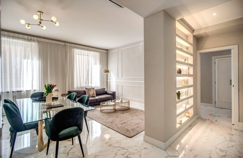 Rione VII Regola Apartment | Spacious Luxury Family Home - 6 AC/WIFI/Heating/Elevator