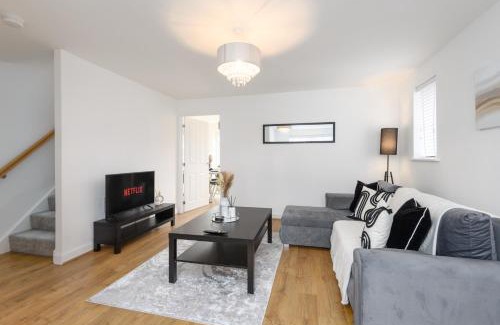 Broad Oak Apartment | Spacious Luxury House In Canterbury with Free Parking & Garden - Sleeps 7