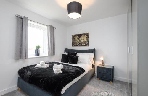 Broad Oak Apartment | Spacious Luxury House In Canterbury with Free Parking & Garden - Sleeps 7