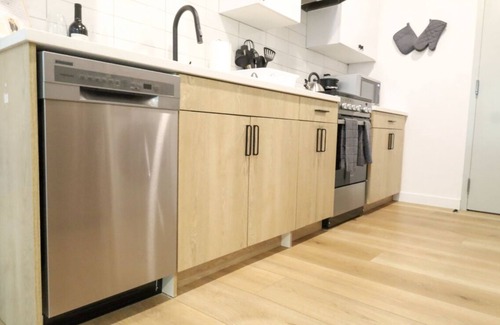 Dwight Apartment | Spacious Luxury Oasis-Roof Top-Wine-Parking-Yale