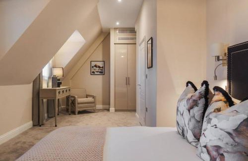 Windsor Apartment | Spacious Luxury Penthouse, 2BR, Private Parking